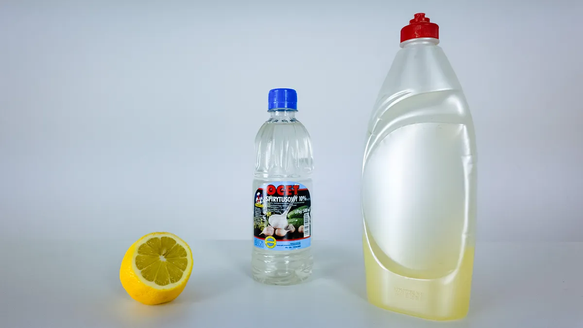 Alternatywne środki do mycia okien – cytryna, ocet i płyn do szyb