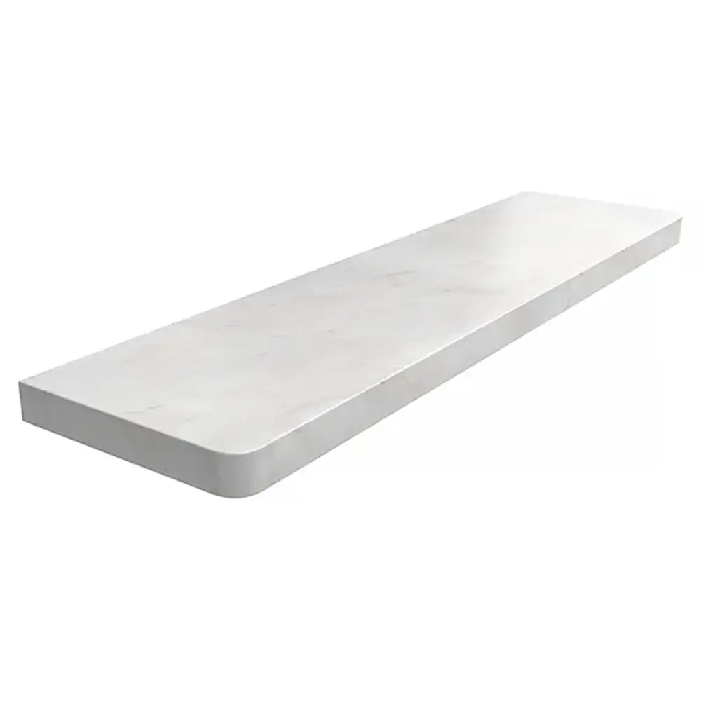 Wewnętrzny parapet MDF, laminowany w kolorze Calacatta, z zaokrąglonymi narożnikami – widok produktu z tabelą danych technicznych.