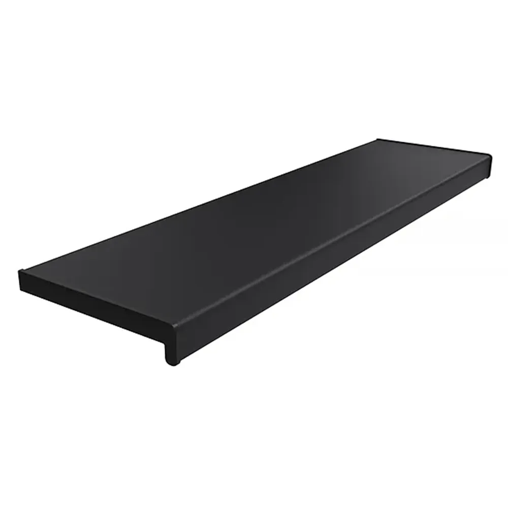 Parapet wewnętrzny PVC w kolorze Czarny Mat z folią ochronną, o wymiarach 100 &times; 150 mm, do zastosowania wewnętrznego.