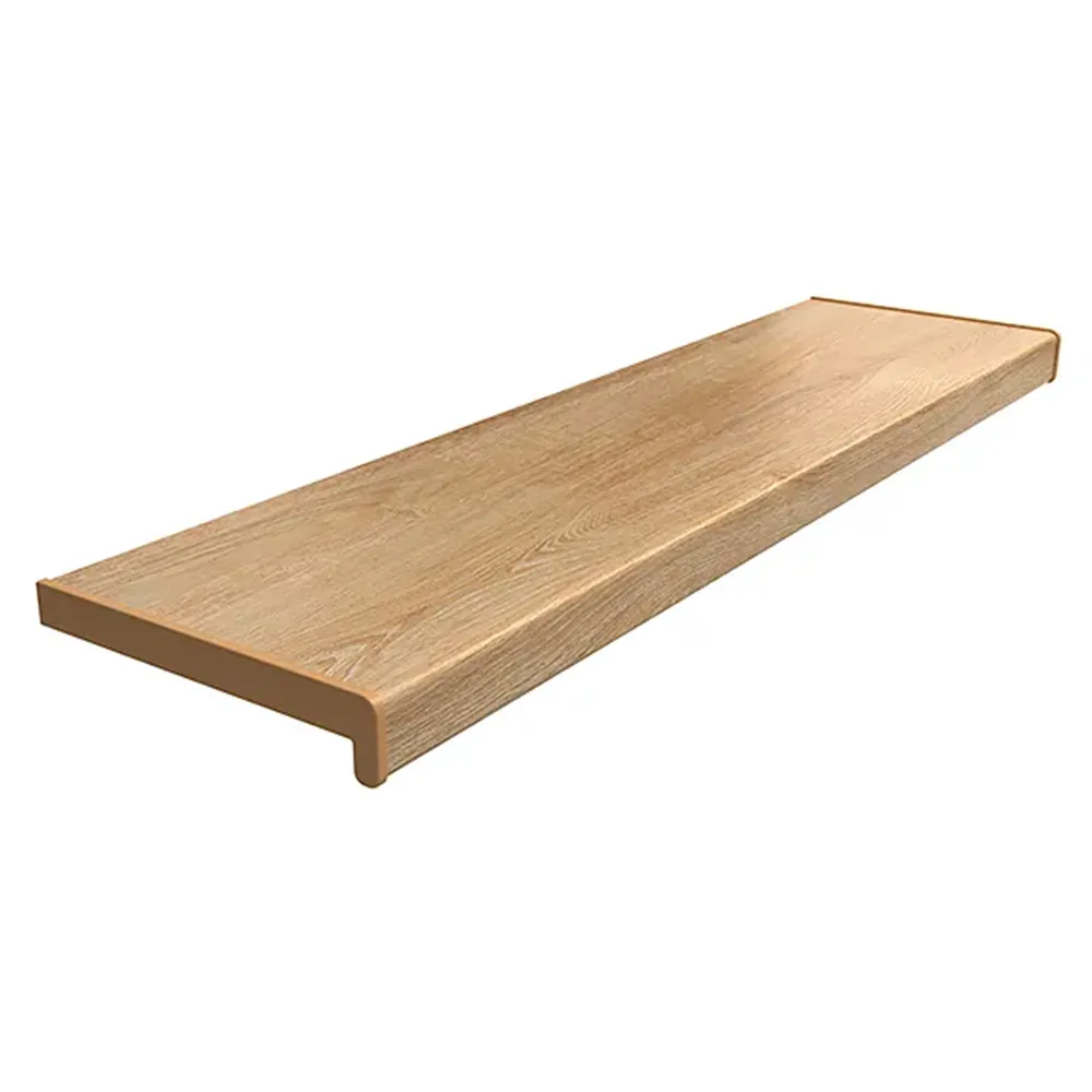 Parapet wewnętrzny PVC w kolorze Dąb Naturalny z folią ochronną, o wymiarach 100 &times; 150 mm, do zastosowania wewnętrznego.