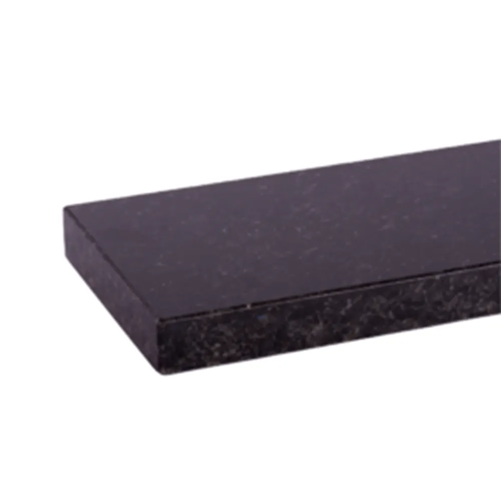 Granitowy parapet &bdquo;Blue Night&rdquo; (100 &times; 150 mm) do zastosowania zewnętrznego z polerowaną powierzchnią.