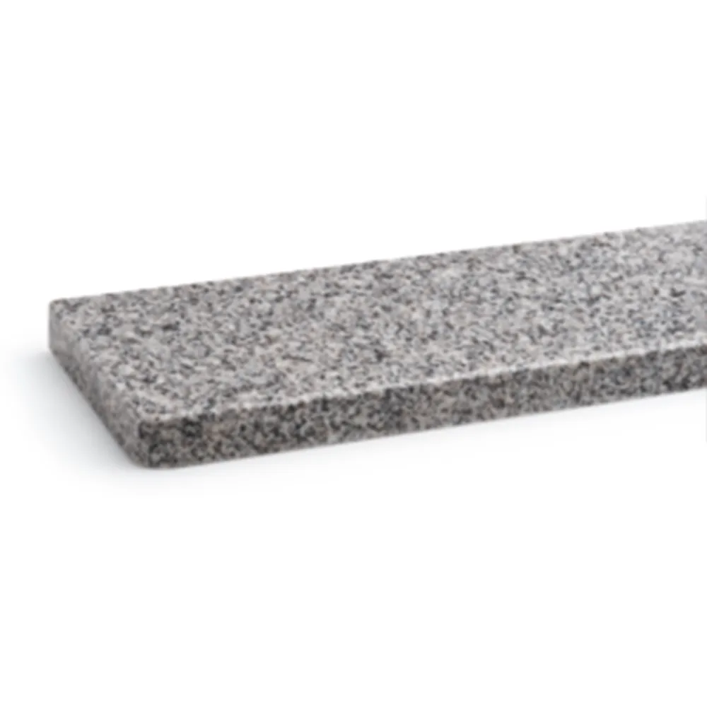 Granitowy parapet &bdquo;China Cristal&rdquo; (100 &times; 150 mm) do zastosowania zewnętrznego z polerowaną powierzchnią.