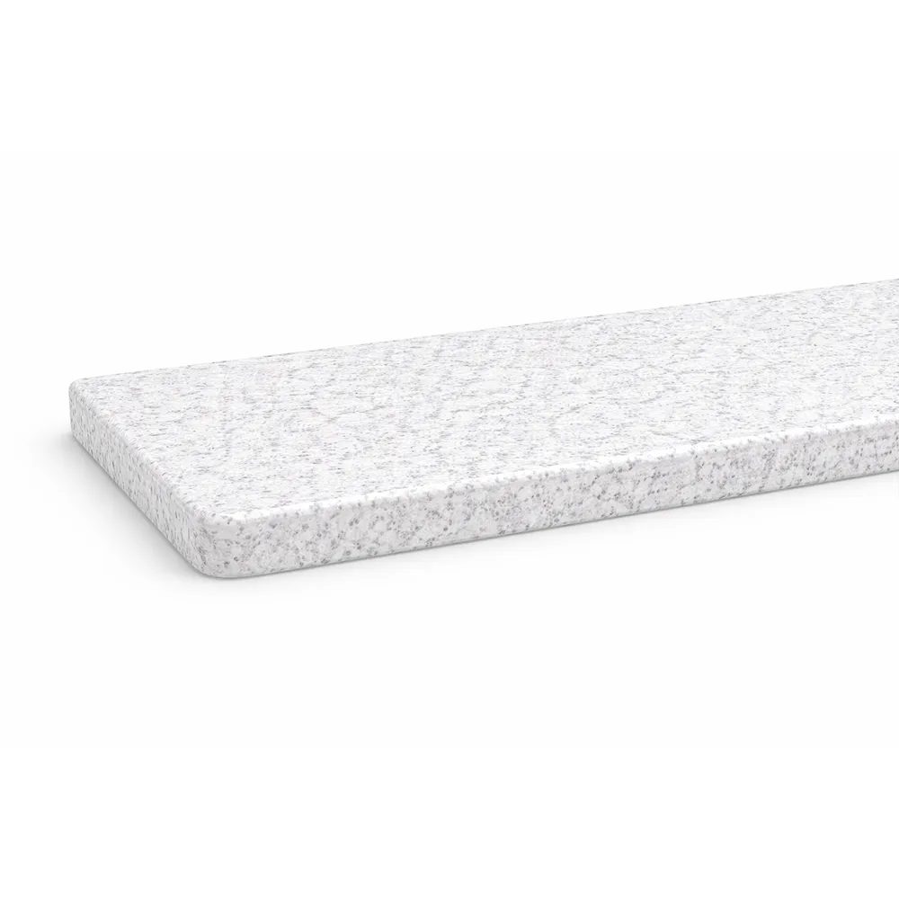 Granitowy parapet &bdquo;Imperial White&rdquo; (100 &times; 150 mm) do zastosowania zewnętrznego z polerowaną powierzchnią.
