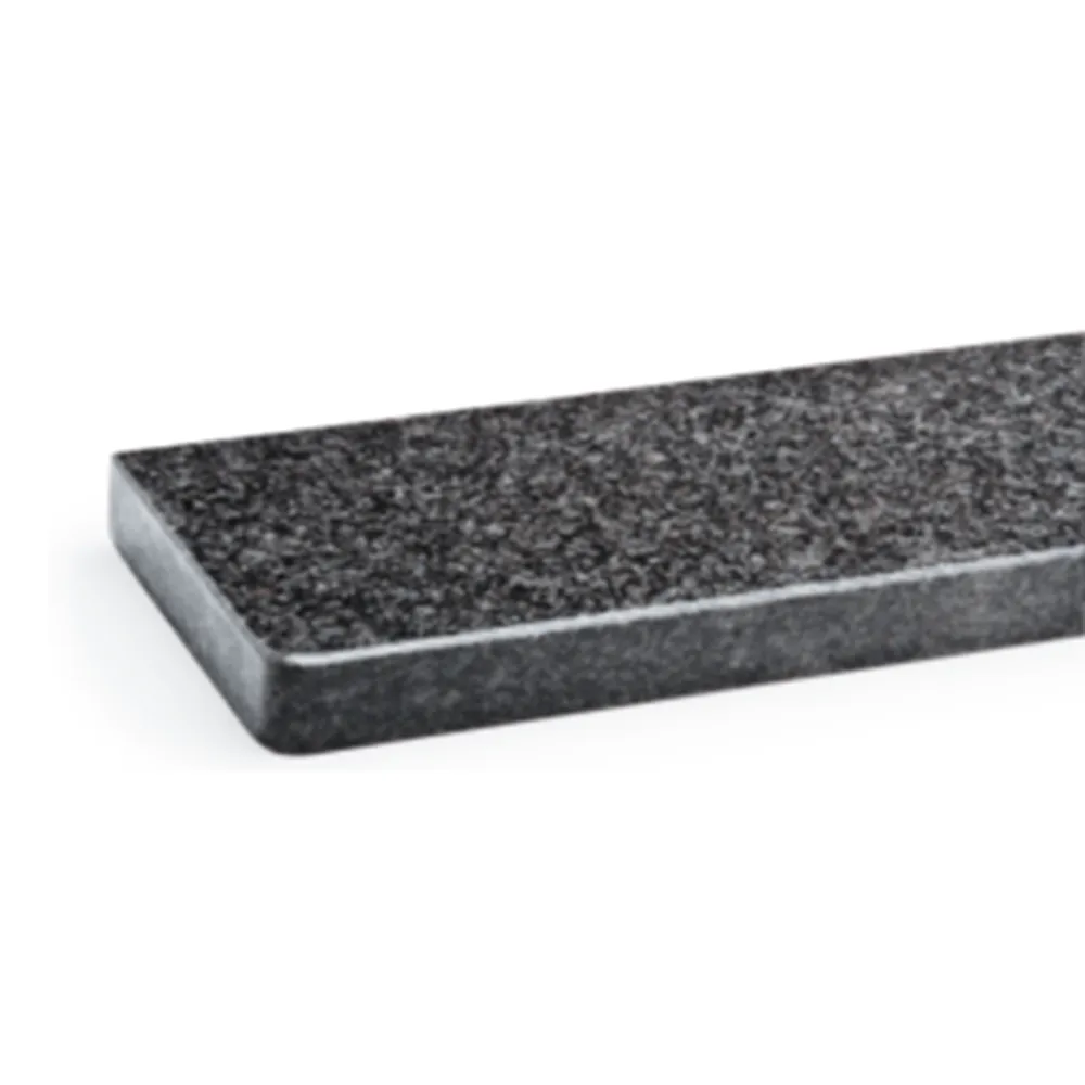 Granitowy parapet &bdquo;Nero Impala&rdquo; (100 &times; 150 mm) do zastosowania zewnętrznego z polerowaną powierzchnią.