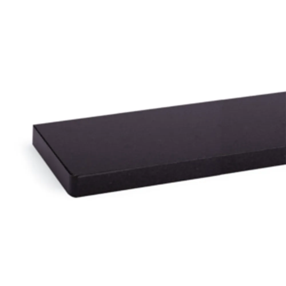 Granitowy parapet „Royal Black” (100 × 150 mm) do zastosowania zewnętrznego z polerowaną powierzchnią.