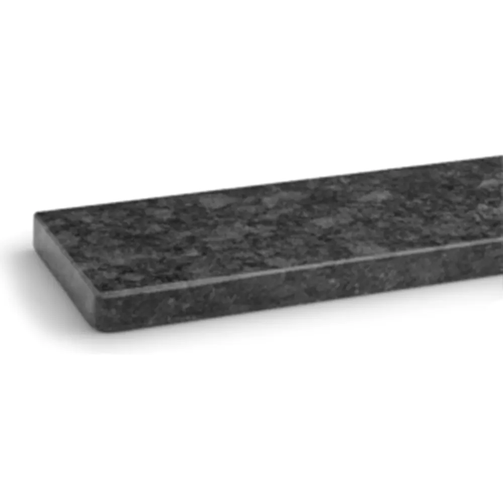 Granitowy parapet &bdquo;Steel Grey&rdquo; (100 &times; 150 mm) do zastosowania zewnętrznego z polerowaną powierzchnią.